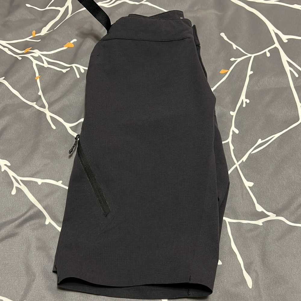 Dakine Black Athletic Men Shorts - Picture 4 of 5